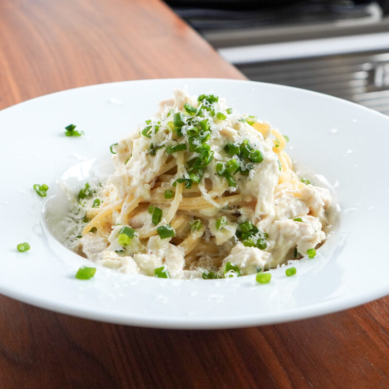 コンビニのサラダチキンで絶品クリームパスタ